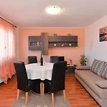 Milka 2074 Porec