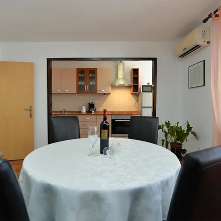 Milka 2074 Apartman *