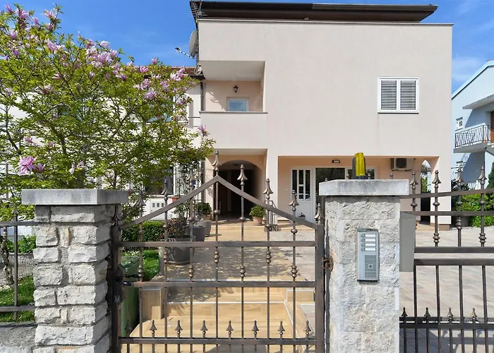 Milka 2074 Apartament *